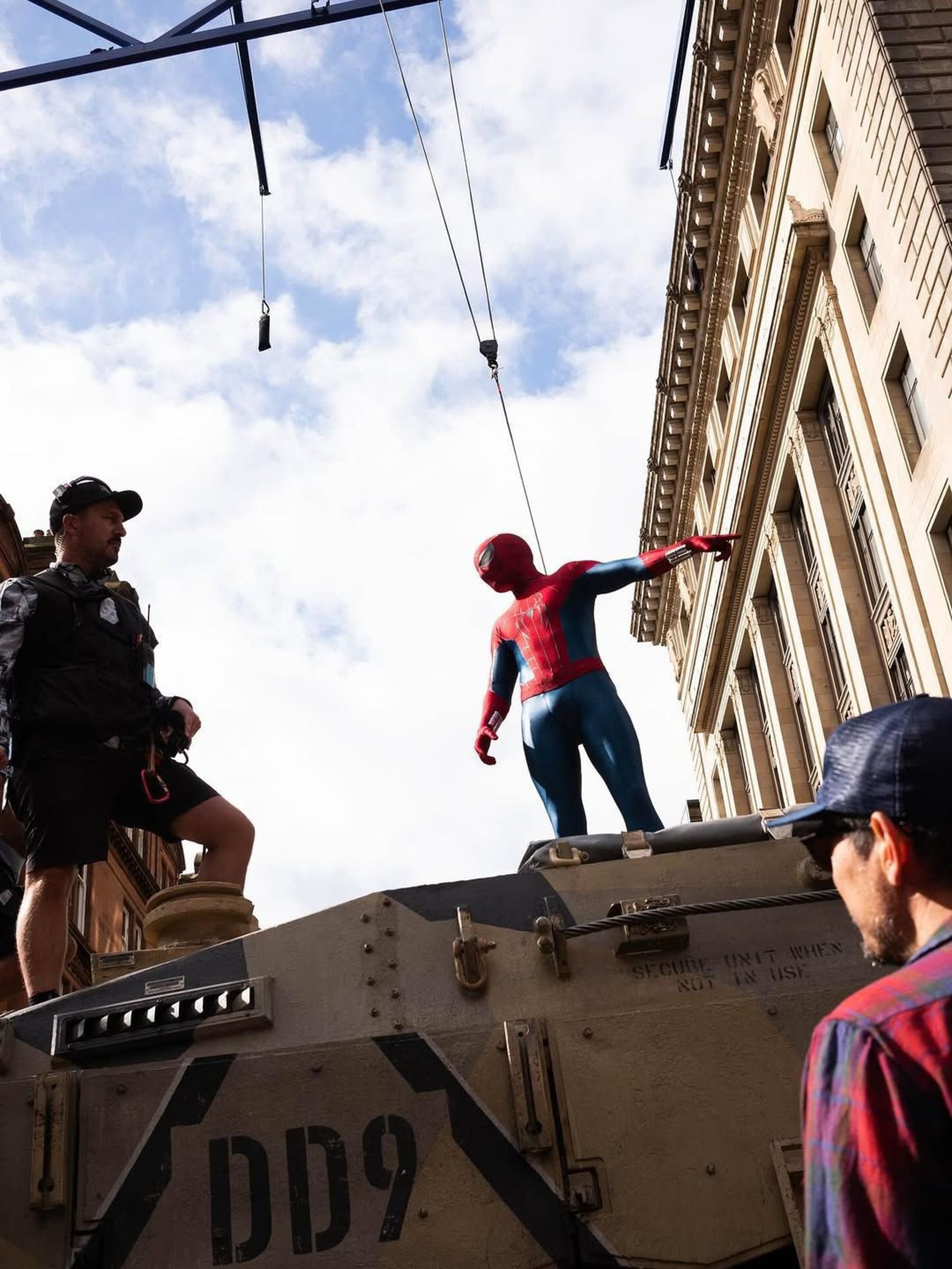 تام هالند در نقش مرد عنکبوتی در پشت صحنه فیلم Spider-Man: Brand New Day