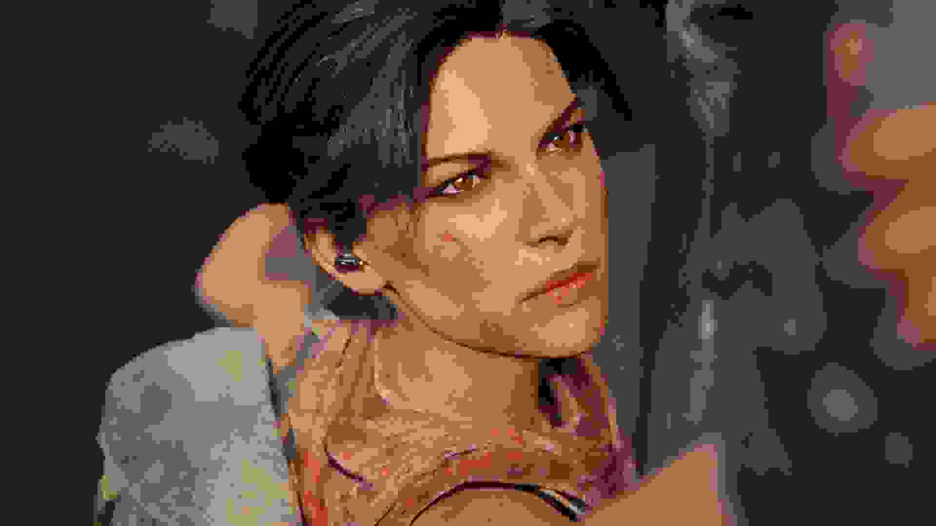 صعود لارا کرافت از صخره در Tomb Raider: Catalyst