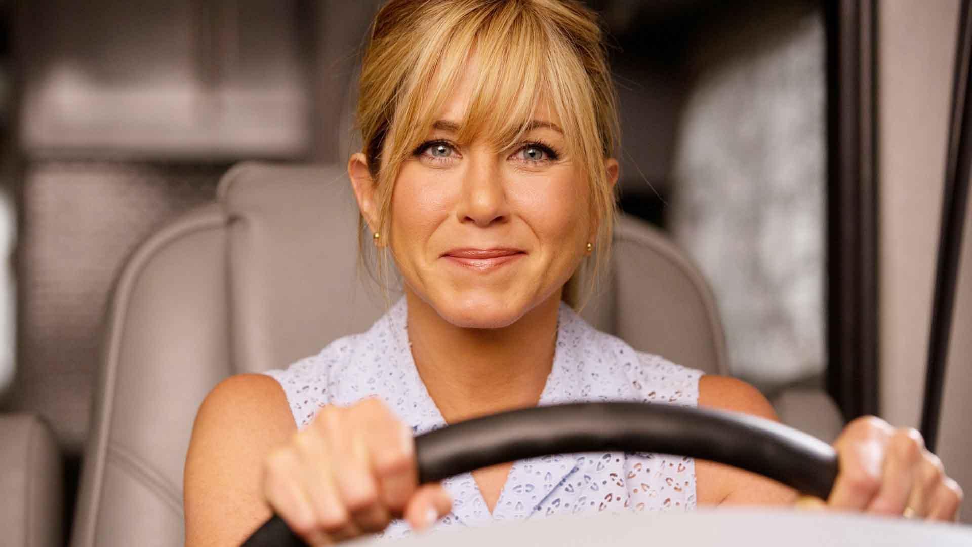 جنیفر آنیستون در حال رانندگی در فیلم We're the Millers