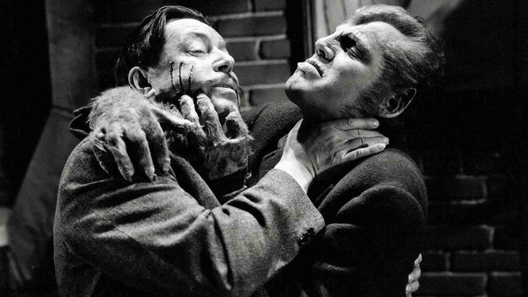 درگیری یک گرگینه با یک مرد در فیلم Werewolf of London