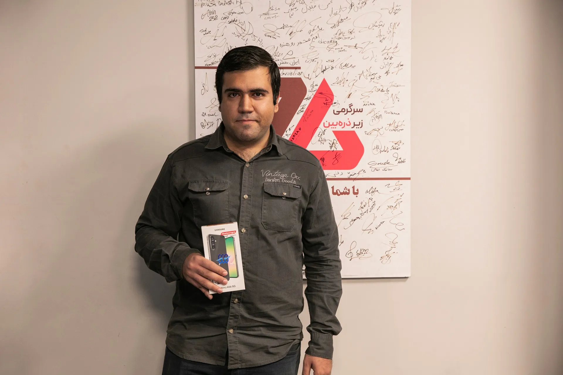 خانلری برنده گوشی A56 نبرد کاراکترها