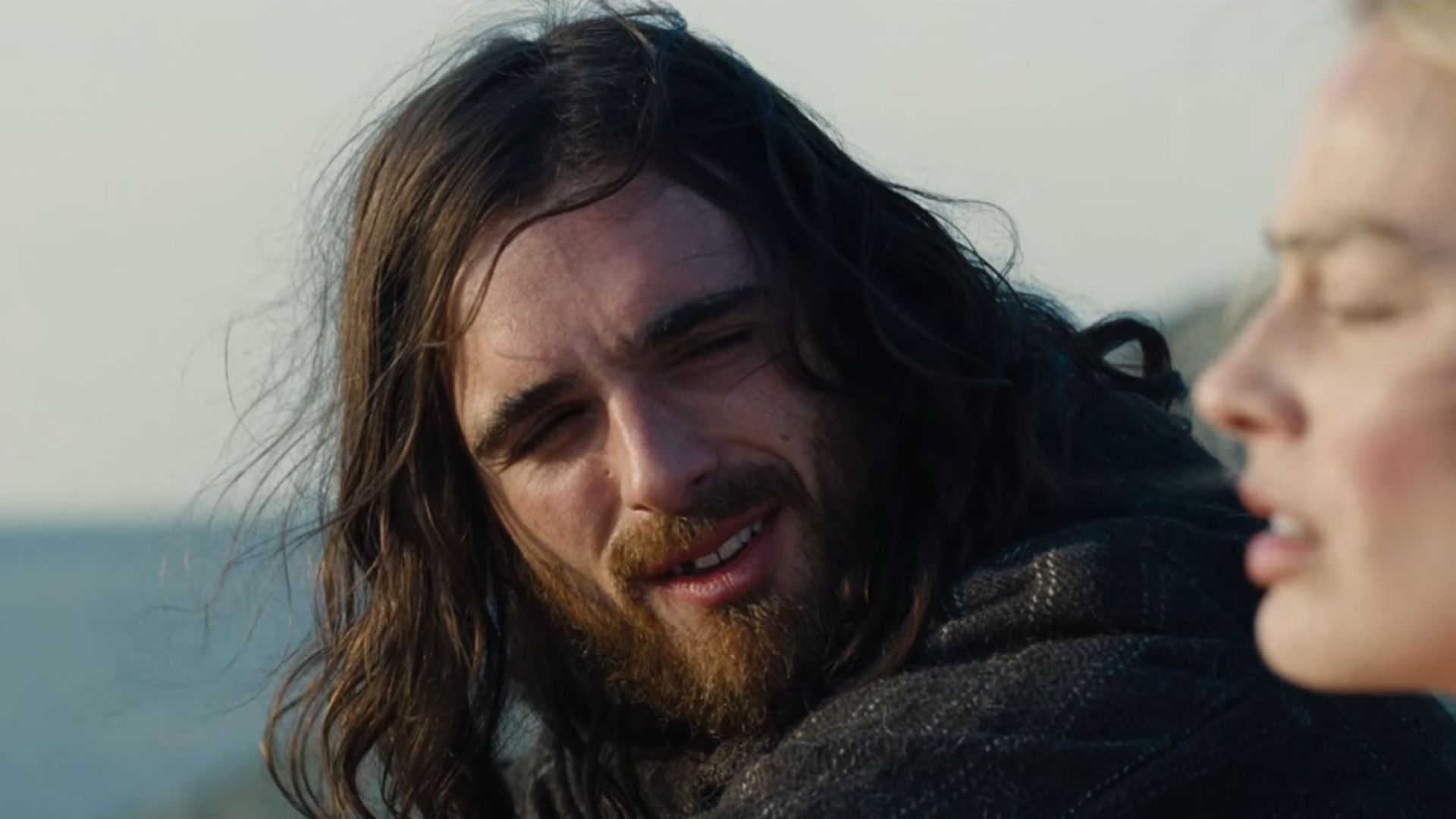 جیکوب الوردی در حال صحبت با مارگو رابی در فیلم Wuthering Heights