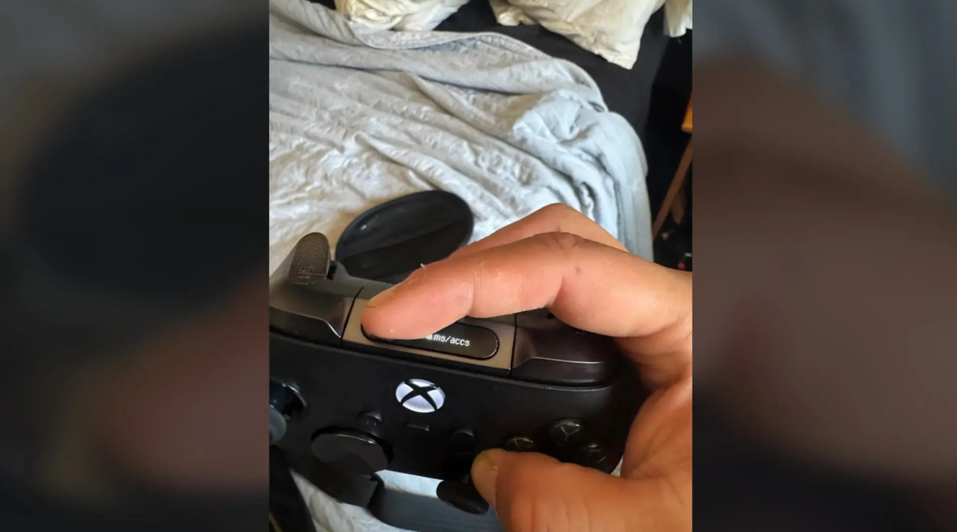 دکمههای قابل تنظیم کنترلر الیت ۳ (Xbox Elite Series 3) زیر انگشت کاربر