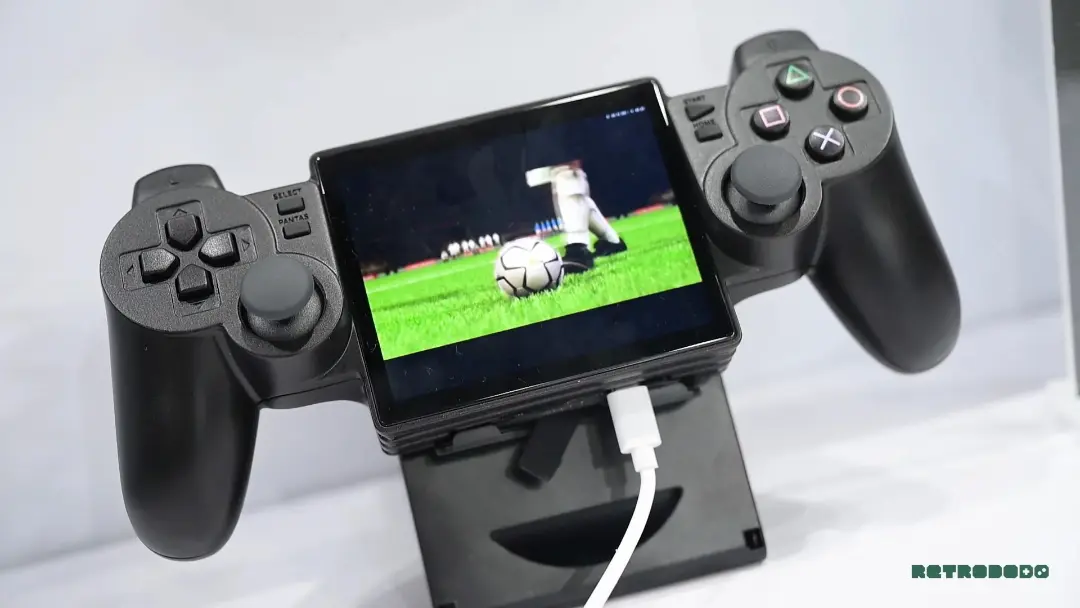 کنسول دستی Yoniq Portal با طراحی الهام‌گرفته از دسته پلی استیشن ۲ (PlayStation 2)